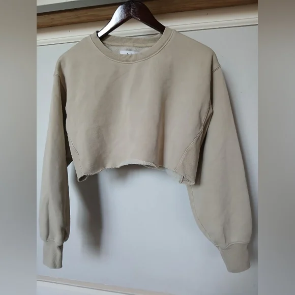 TNA Aritzia “Tour” Women's Cropped Long Sleeve Crew Neck Size 1 (S) - Picture 1 of 2